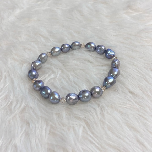 Sweet Feelings Gray Pearl Bracelet - Picture 4 of 7